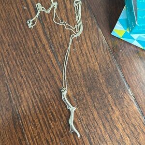 NIB Stella & Dot Chase coral pendant